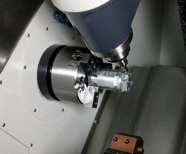 可以轉(zhuǎn)向變角度的動力頭 可以轉(zhuǎn)向變角度的動力頭