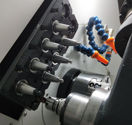 .數(shù)控車床標準配置臺灣套筒主軸.主軸軸承采用日本NSK高精度滾動主軸軸承、主軸最高轉(zhuǎn)速可達6000r/min,主軸伺服主軸驅(qū)動,可實現(xiàn)C軸差補分度加工。 .數(shù)控車床標準配置臺灣套筒主軸.主軸軸承采用日本NSK高精度滾動主軸軸承、主軸最高轉(zhuǎn)速可達6000r/min,主軸伺服主軸驅(qū)動,可實現(xiàn)C軸差補分度加工。