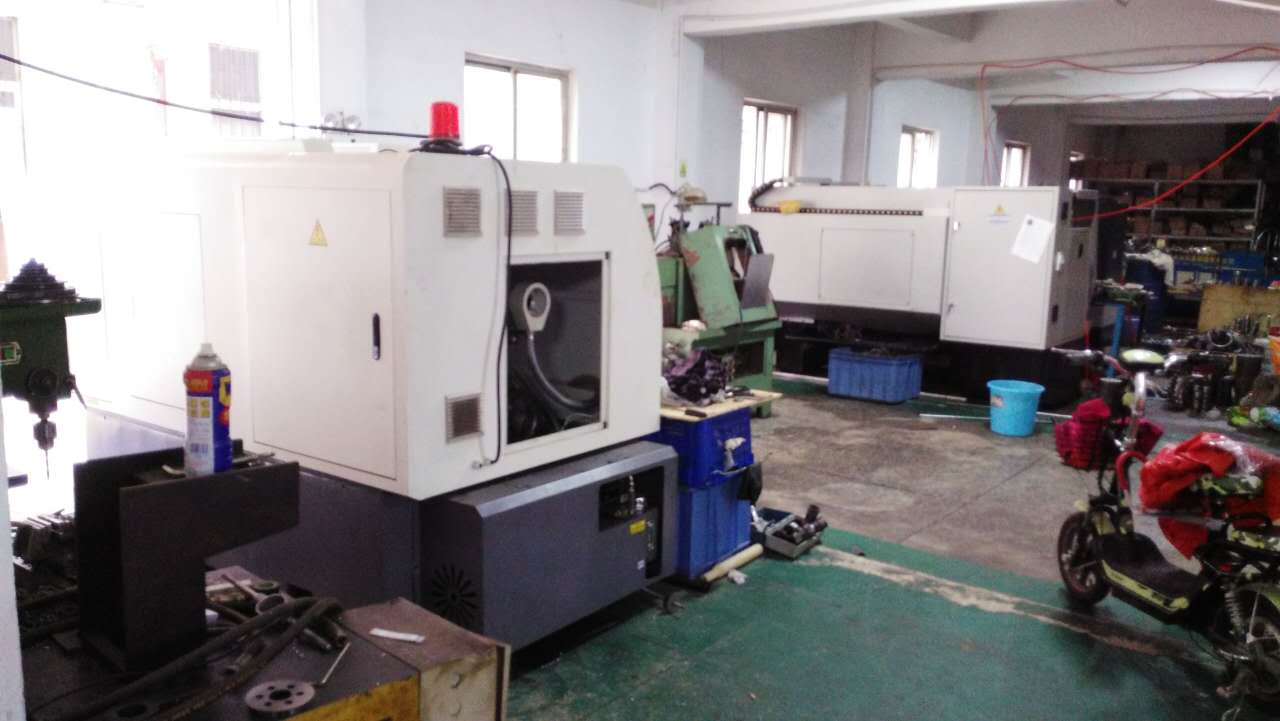 凱恩利數(shù)控車(chē)床使用中